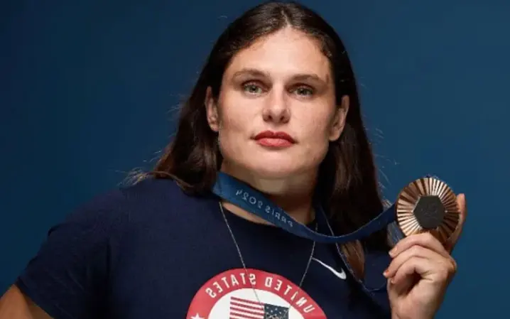 Ilona Maher, has masculine body and People made